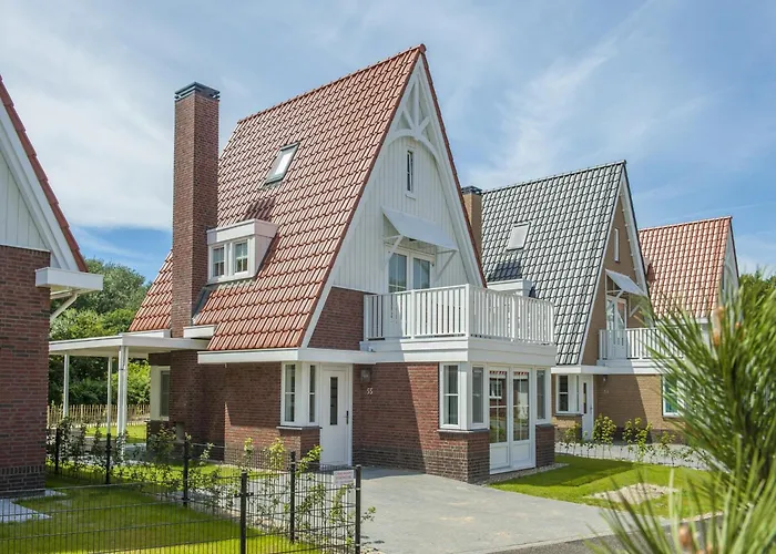 Luxurious Stately Villa With 4 Bathrooms, 1Km From The Beach