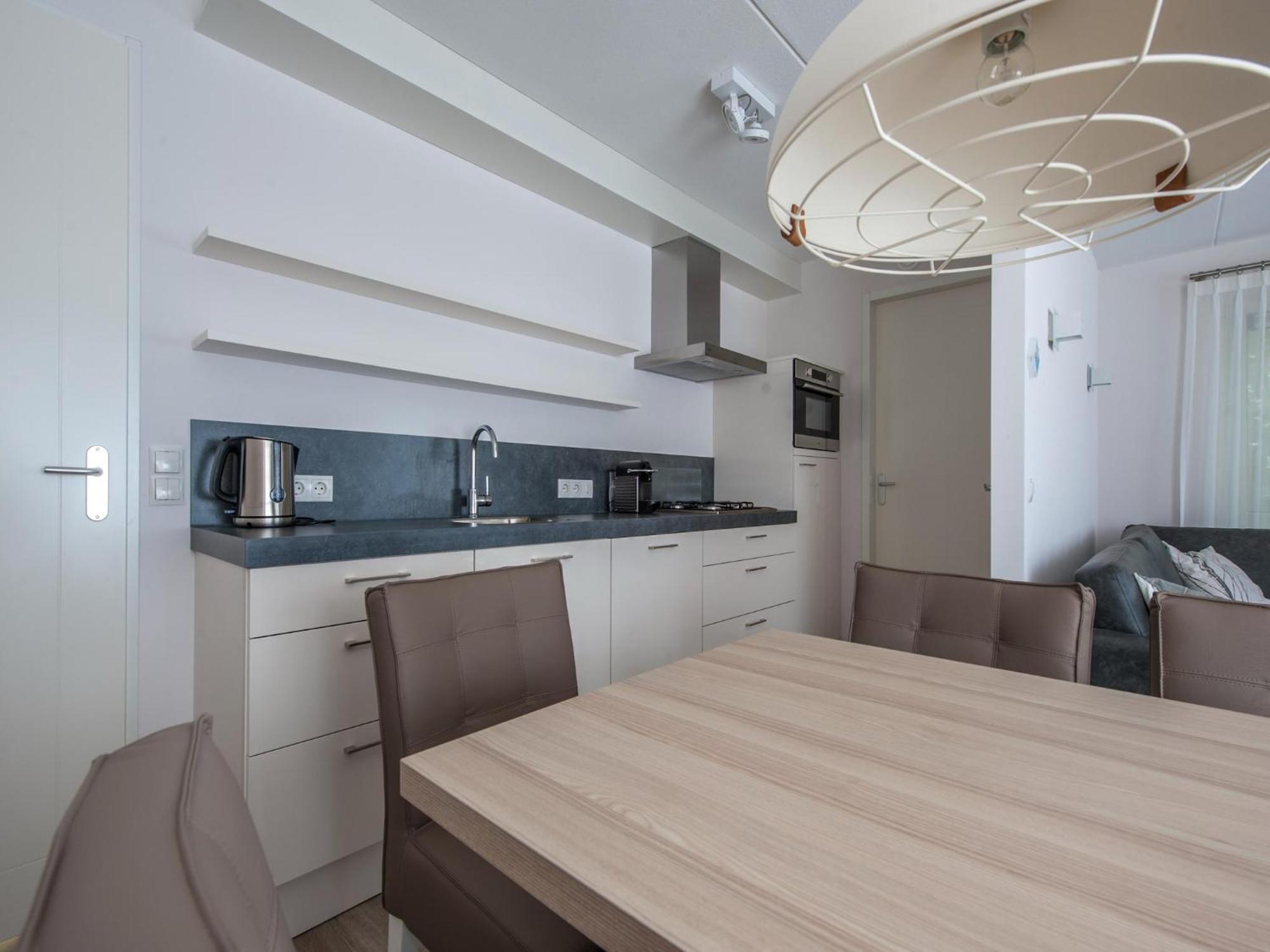 Luxurious Stately With 4 Bathrooms, 1km From The Villa *